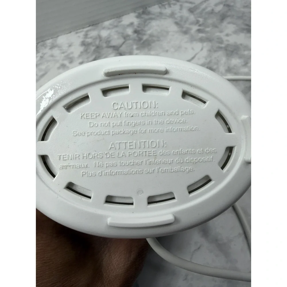 Febreze PLUG Scent Booster Continuous Scent Device Oil Diffuser New - Picture 4 of 6
